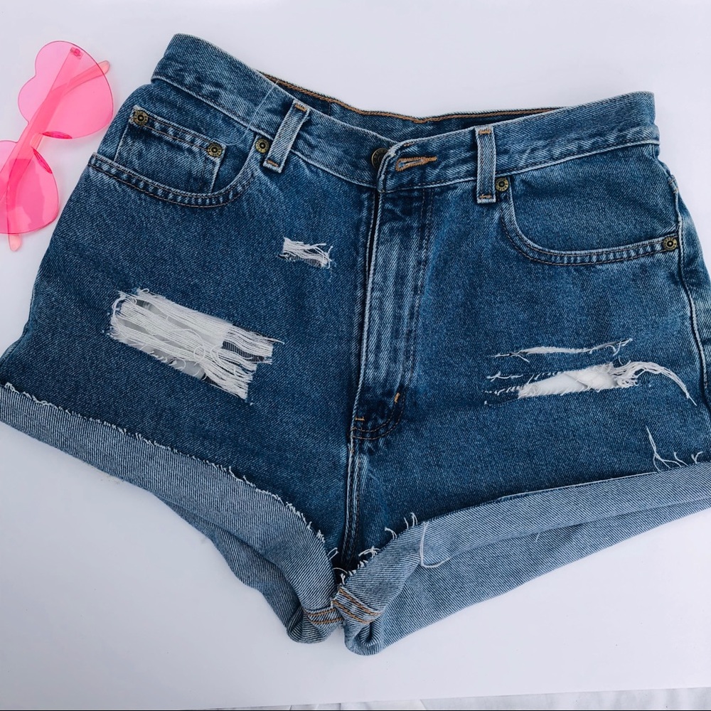 Vintage high waisted denim shorts 💕💕
